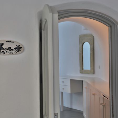 Trieris Villa & Suites Fíra Kültér fotó