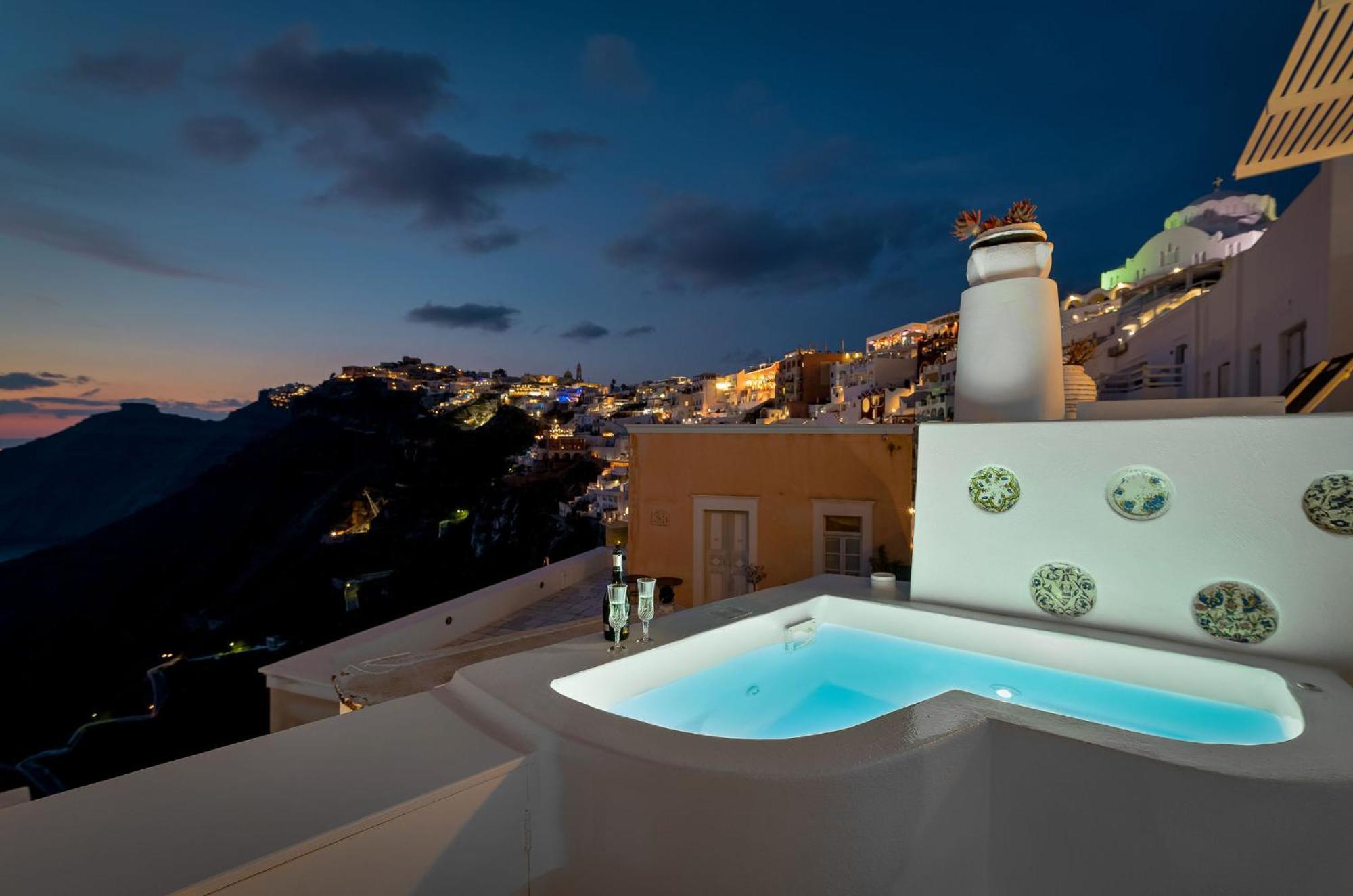 Trieris Villa & Suites Fíra Kültér fotó