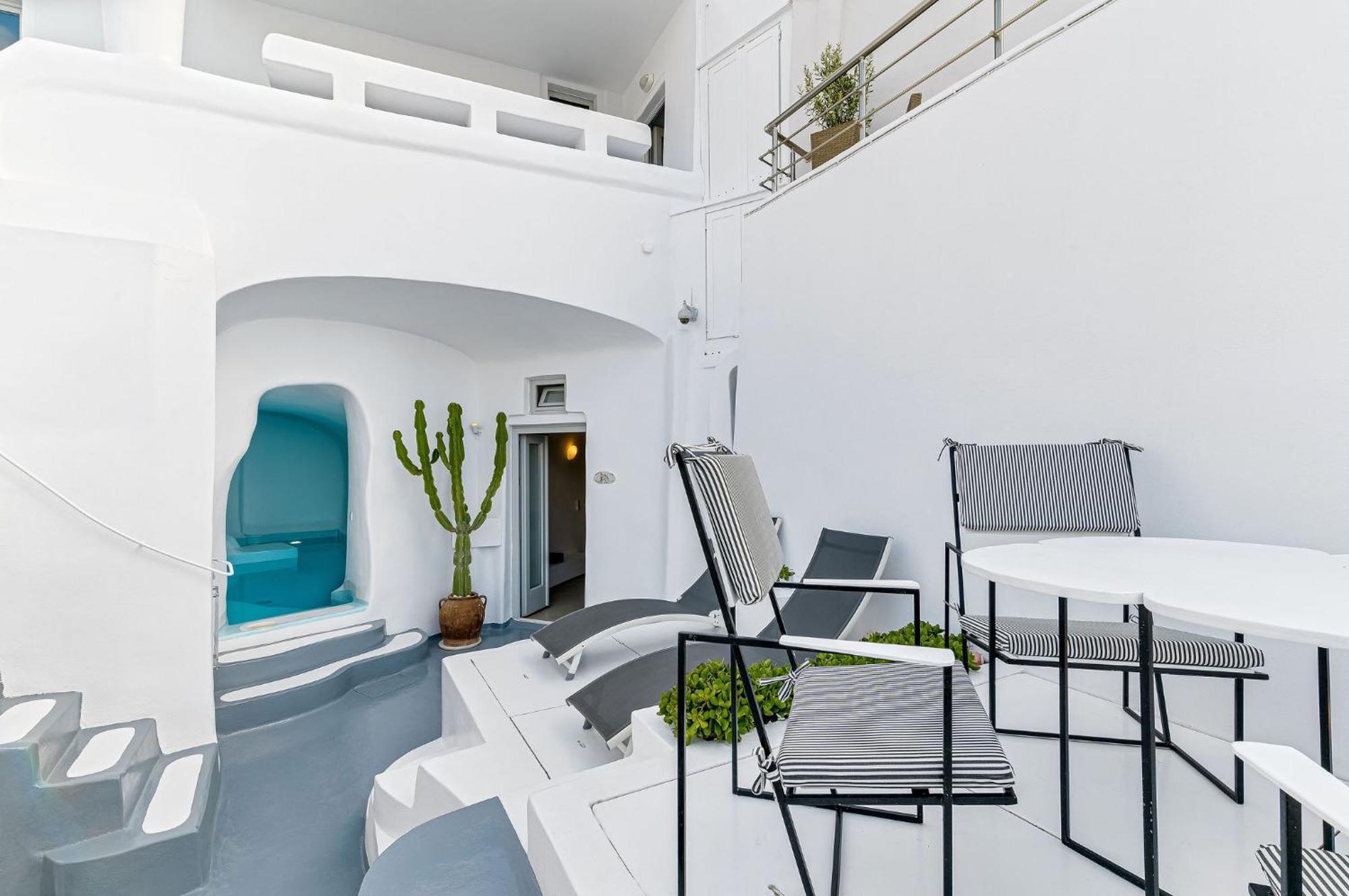 Trieris Villa & Suites Fíra Kültér fotó