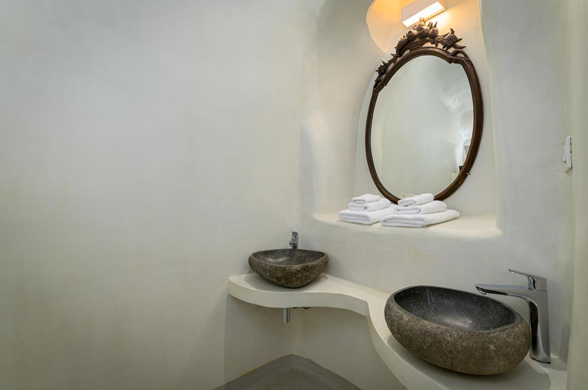 Trieris Villa & Suites Fíra Kültér fotó