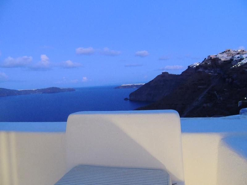 Trieris Villa & Suites Fíra Kültér fotó